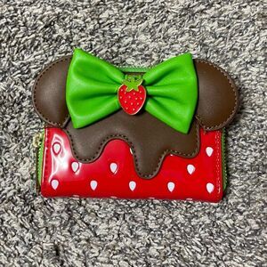Minnie Chocolate covered strawberry zipper wallet Loungefly